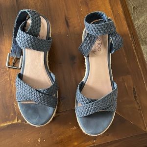 Me Too Leather Espadrille Wedges. NWOT